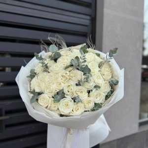 Букет MONO з білих троянд