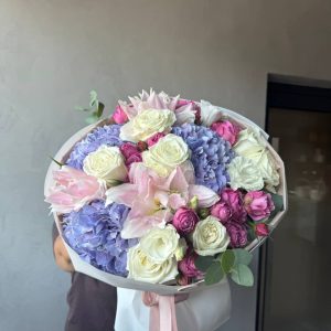 Букет MIX із троянд, гортензій та лілій