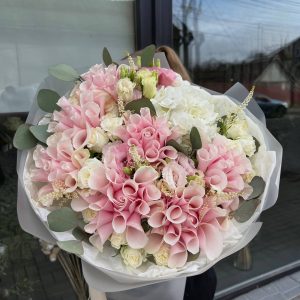 Букет MIX із троянд і зелені