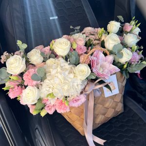Композиція MIX з троянд, гортензій та лілій